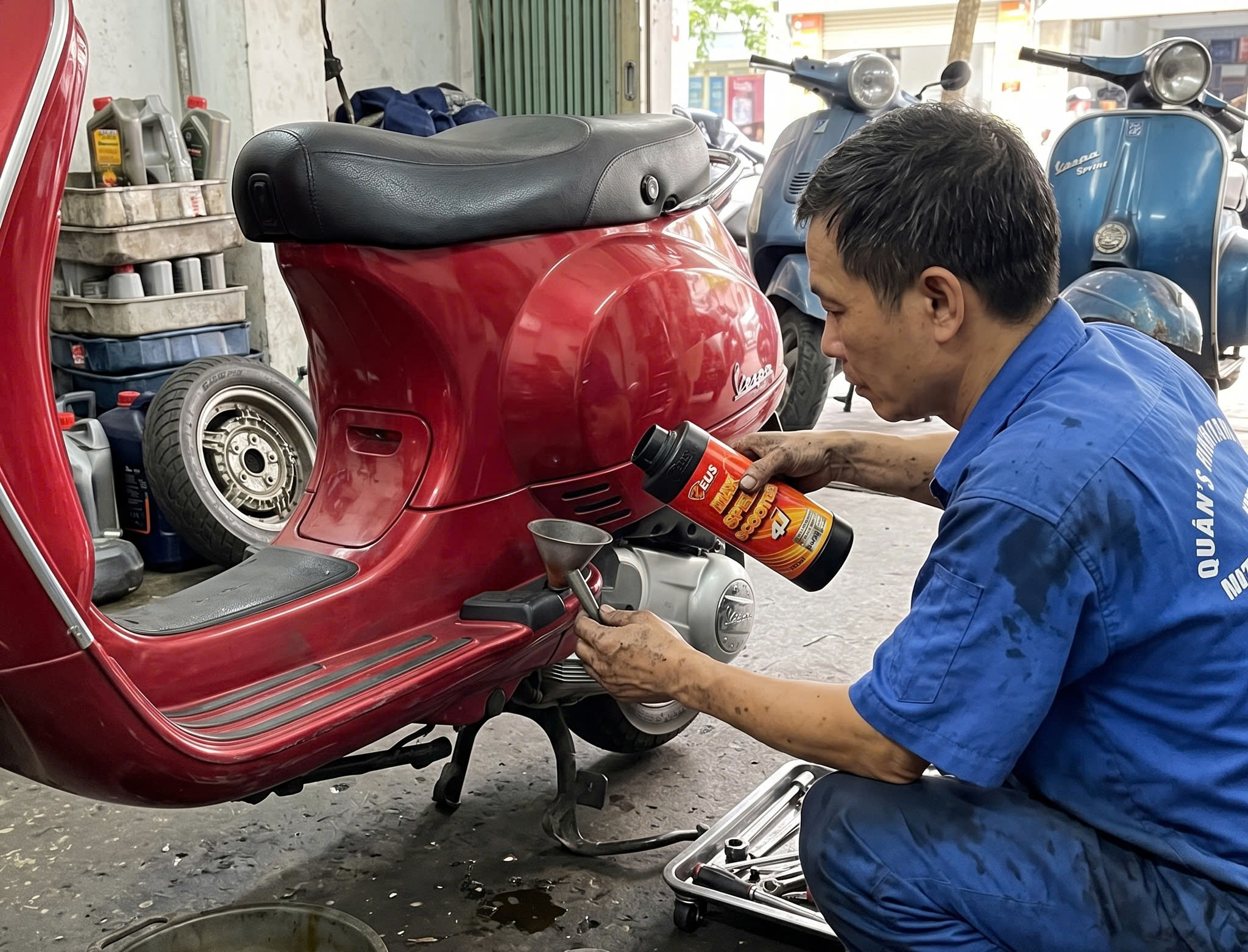 Vì Sao Xe Tay Ga Cao Cấp Xứng Đáng Với Dầu Nhớt Gốc PAO & Ester?
